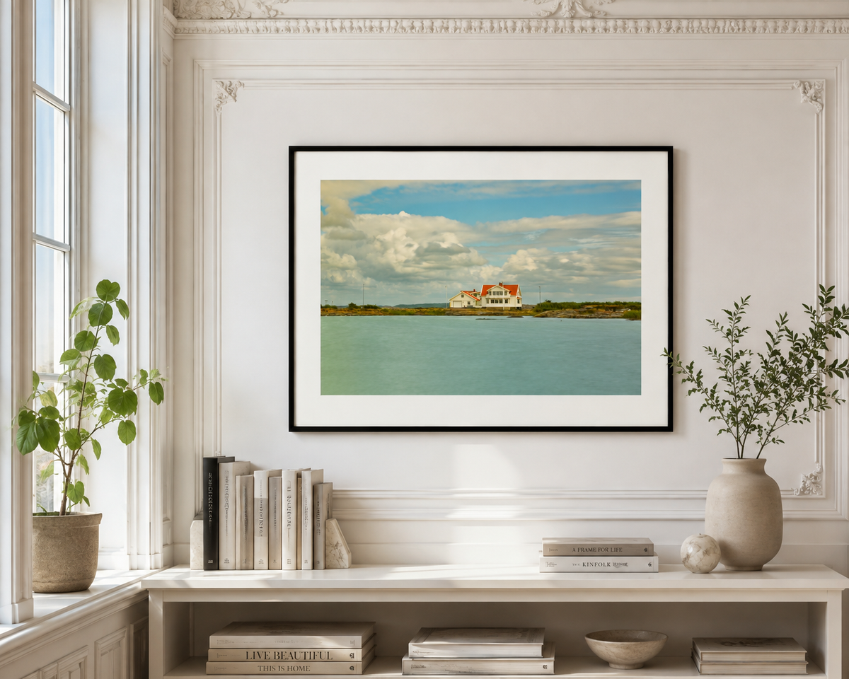 Scandinavian Coastal House – Nordic Seascape Fine Art Photography Print, med träram