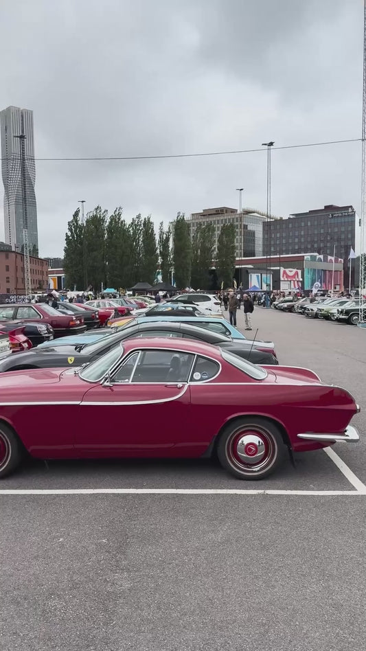 Midnight Beetle – Klassisk ikon i industriell miljö, med träram